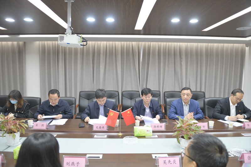 市住建局黨組書記、局長龍春來一行到我公司調(diào)研指導(dǎo)(圖2)